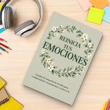 Study desk flat-lay with Spanish self-reflection journal